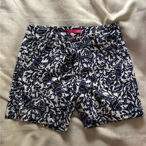 Lilly Pulitzer Jayne Short in Krillin it Navy White Lobster